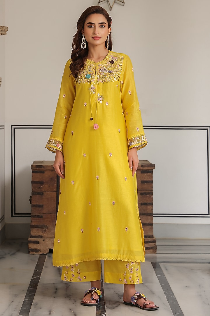 Yellow Silk Chanderi 3D Floral Embroidered Kurta Set by Niti Bothra at Pernia's Pop Up Shop