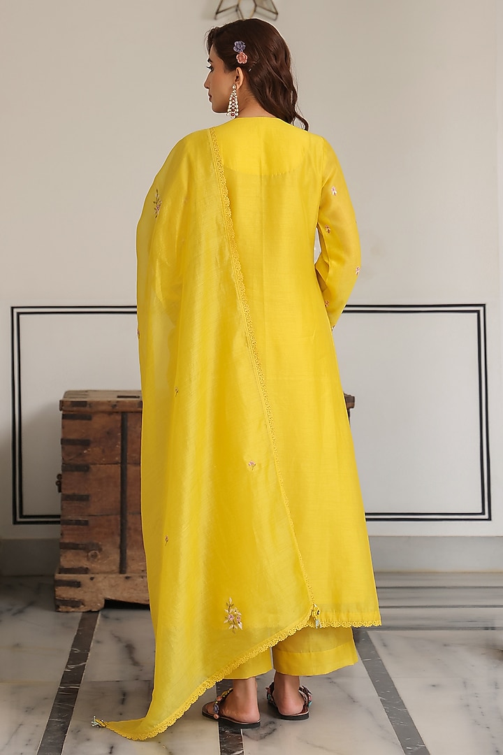 Yellow Silk Chanderi 3D Floral Embroidered Kurta Set by Niti Bothra at Pernia's Pop Up Shop