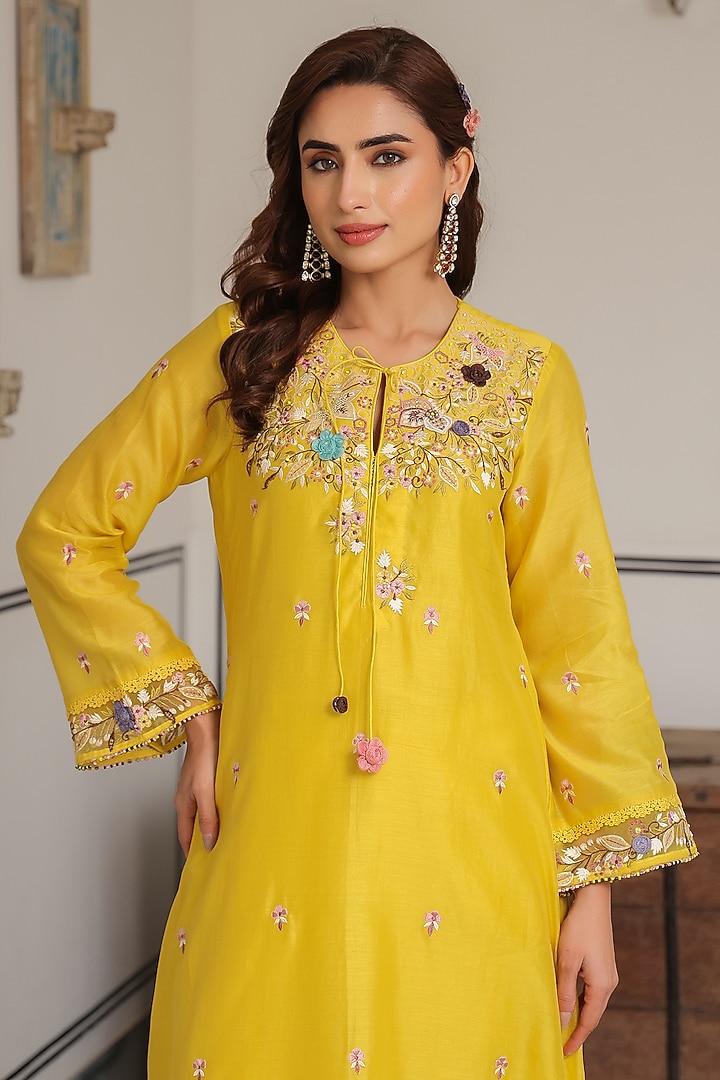 Yellow Silk Chanderi 3D Floral Embroidered Kurta Set by Niti Bothra at Pernia's Pop Up Shop