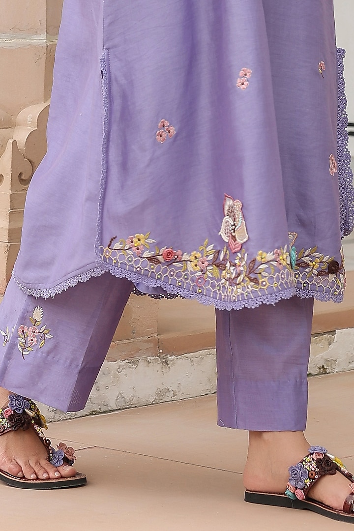 Lilac Silk Chanderi 3D Floral Embroidered Kurta Set by Niti Bothra at Pernia's Pop Up Shop
