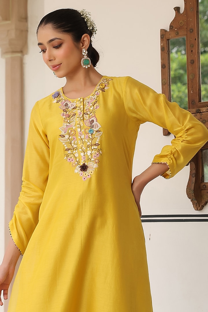 Yellow Silk Chanderi 3D Floral Embroidered Kurta Set by Niti Bothra at Pernia's Pop Up Shop