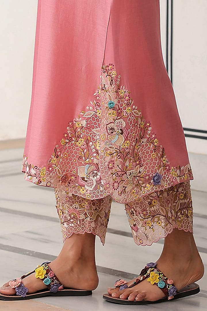 Pink Silk Chanderi 3D Floral Embroidered Kurta Set by Niti Bothra at Pernia's Pop Up Shop