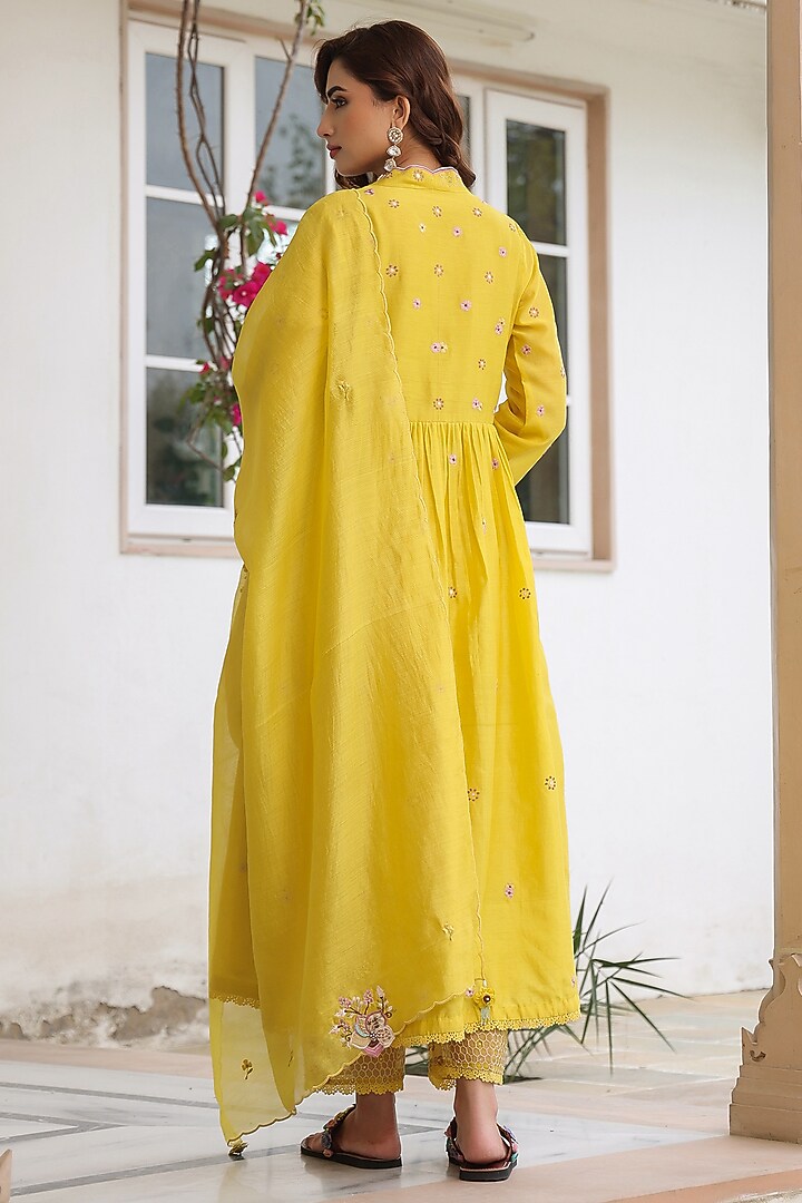 Yellow Silk Chanderi 3D Floral Embroidered Kurta Set by Niti Bothra at Pernia's Pop Up Shop