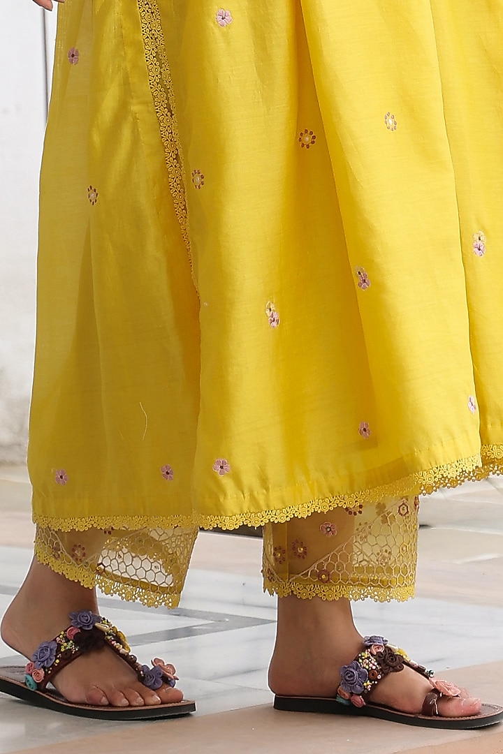 Yellow Silk Chanderi 3D Floral Embroidered Kurta Set by Niti Bothra at Pernia's Pop Up Shop