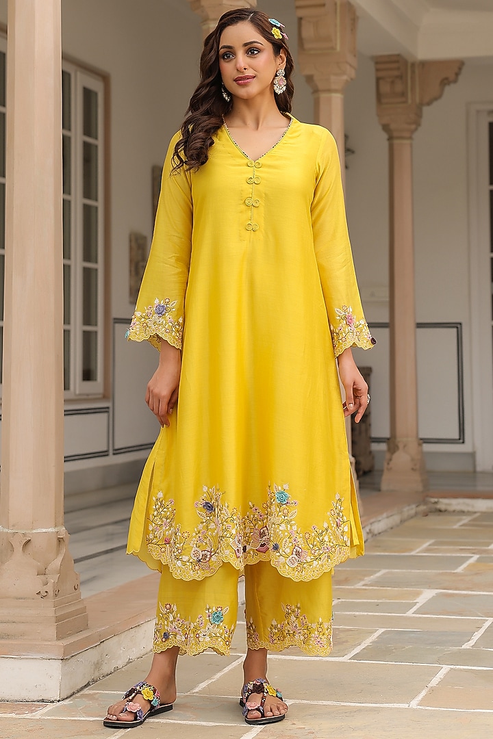 Yellow Silk Chanderi 3D Floral Embroidered Scalloped Kurta Set by Niti Bothra at Pernia's Pop Up Shop