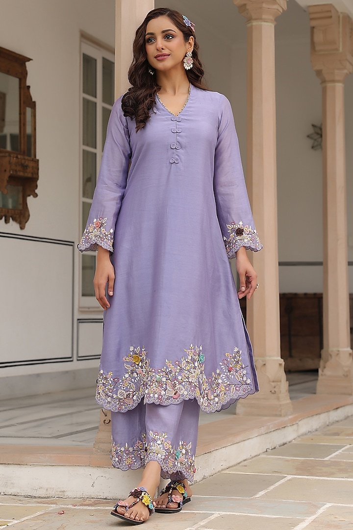 Lilac Silk Chanderi 3D Floral Embroidered Scalloped Kurta Set by Niti Bothra at Pernia's Pop Up Shop