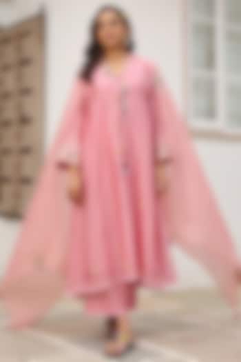 Pink Silk Chanderi 3D Floral Embroidered Kalidar Kurta Set by Niti Bothra at Pernia's Pop Up Shop