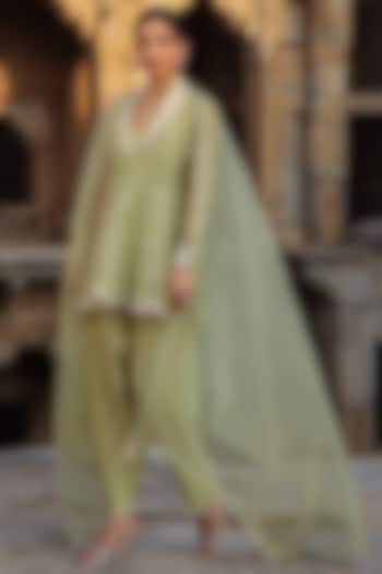 Green Organza Zardosi Embroidered Short Kurta Set by Niti Bothra at Pernia's Pop Up Shop