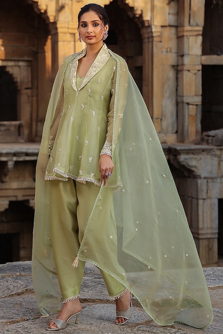 Green Organza Zardosi Embroidered Short Kurta Set by Niti Bothra at Pernia's Pop Up Shop
