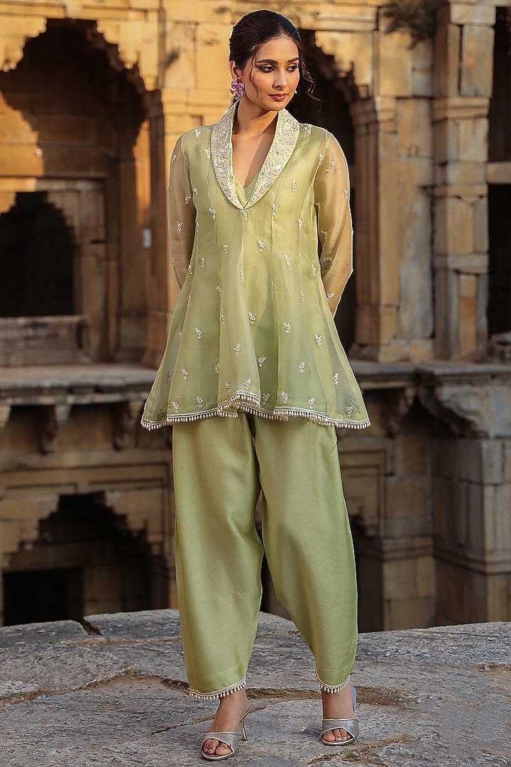 Green Organza Zardosi Embroidered Short Kurta Set by Niti Bothra at Pernia's Pop Up Shop