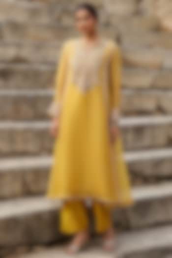 Yellow Organza Pearl Embroidered Kurta Set by Niti Bothra at Pernia's Pop Up Shop
