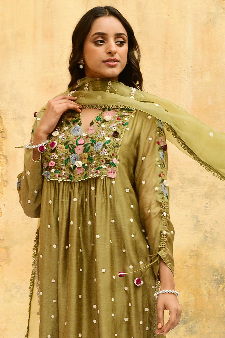 Olive Green Banarasi Silk Embroidered Kurta Set by Niti Bothra at Pernia's Pop Up Shop