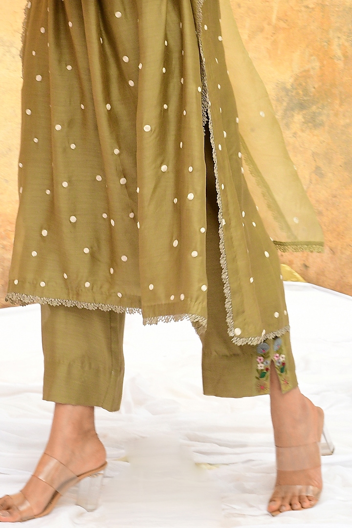 Olive Green Banarasi Silk Embroidered Kurta Set by Niti Bothra at Pernia's Pop Up Shop
