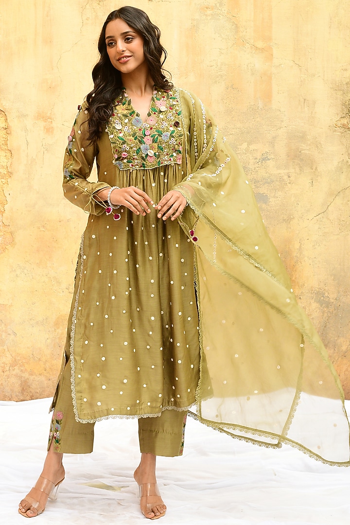 Olive Green Banarasi Silk Embroidered Kurta Set by Niti Bothra at Pernia's Pop Up Shop