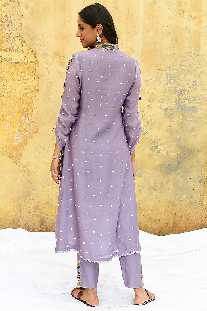 Lilac Banarasi Silk Embroidered Kurta Set by Niti Bothra at Pernia's Pop Up Shop