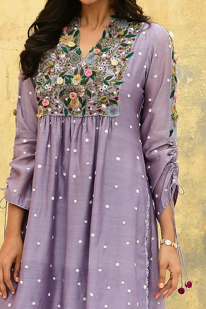 Lilac Banarasi Silk Embroidered Kurta Set by Niti Bothra at Pernia's Pop Up Shop