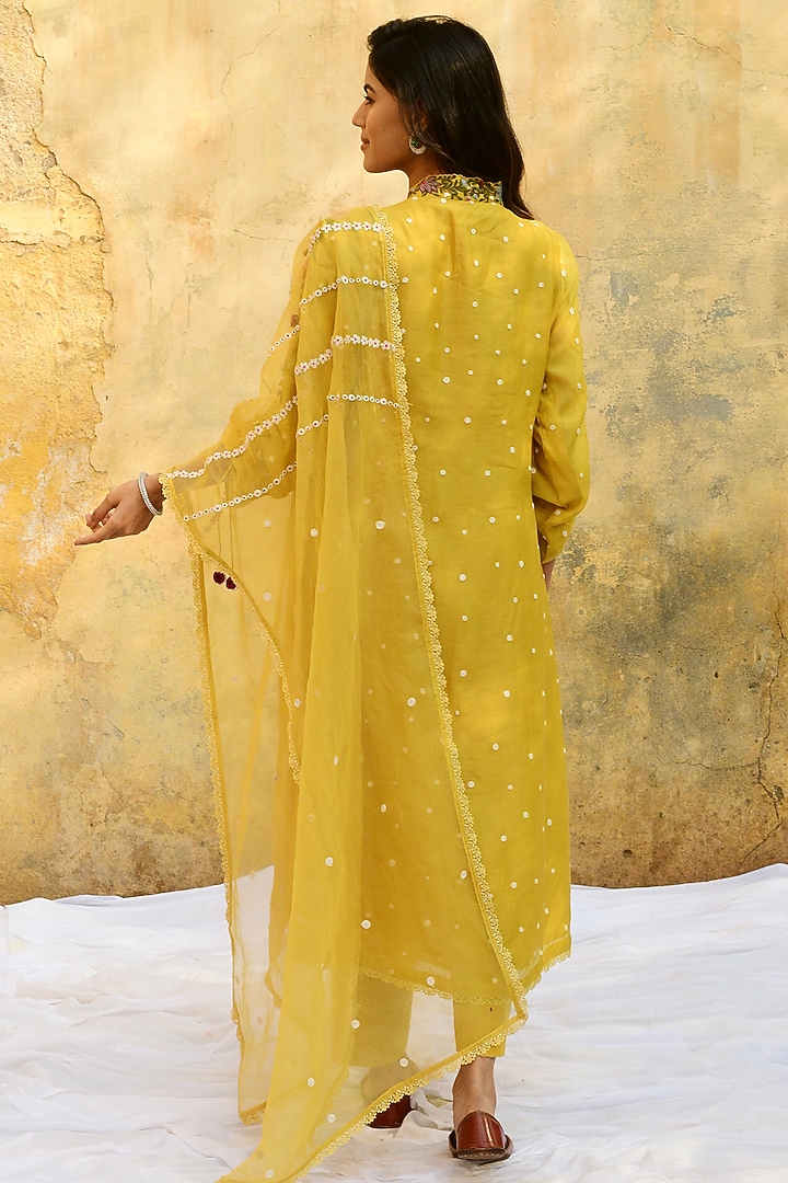 Yellow Banarasi Silk Embroidered Kurta Set by Niti Bothra at Pernia's Pop Up Shop
