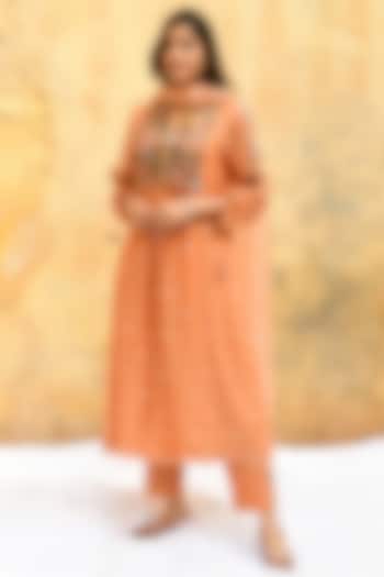 Peach Banarasi Silk Embroidered Kurta Set by Niti Bothra at Pernia's Pop Up Shop