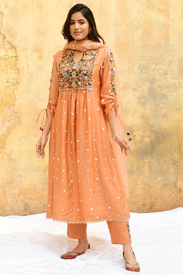 Peach Banarasi Silk Embroidered Kurta Set by Niti Bothra at Pernia's Pop Up Shop