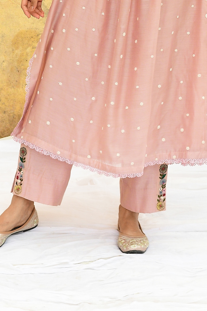 Pink Banarasi Silk Embroidered Kurta Set by Niti Bothra at Pernia's Pop Up Shop