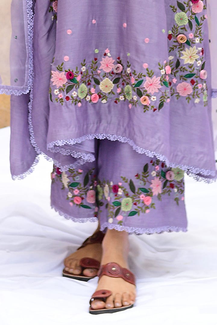 Lilac Banarasi Silk Embroidered Kurta Set by Niti Bothra at Pernia's Pop Up Shop