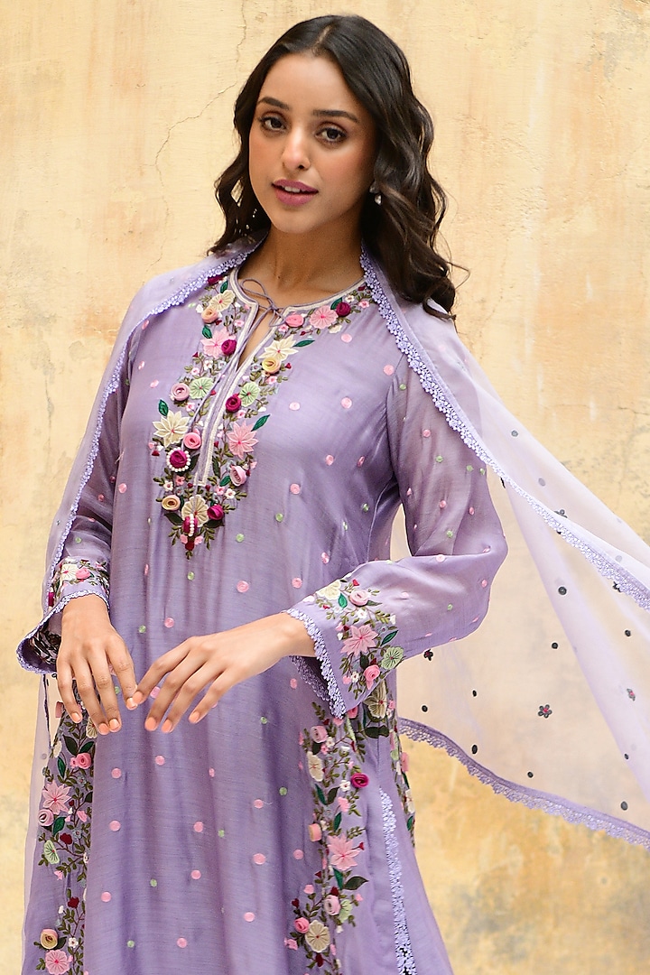 Lilac Banarasi Silk Embroidered Kurta Set by Niti Bothra at Pernia's Pop Up Shop