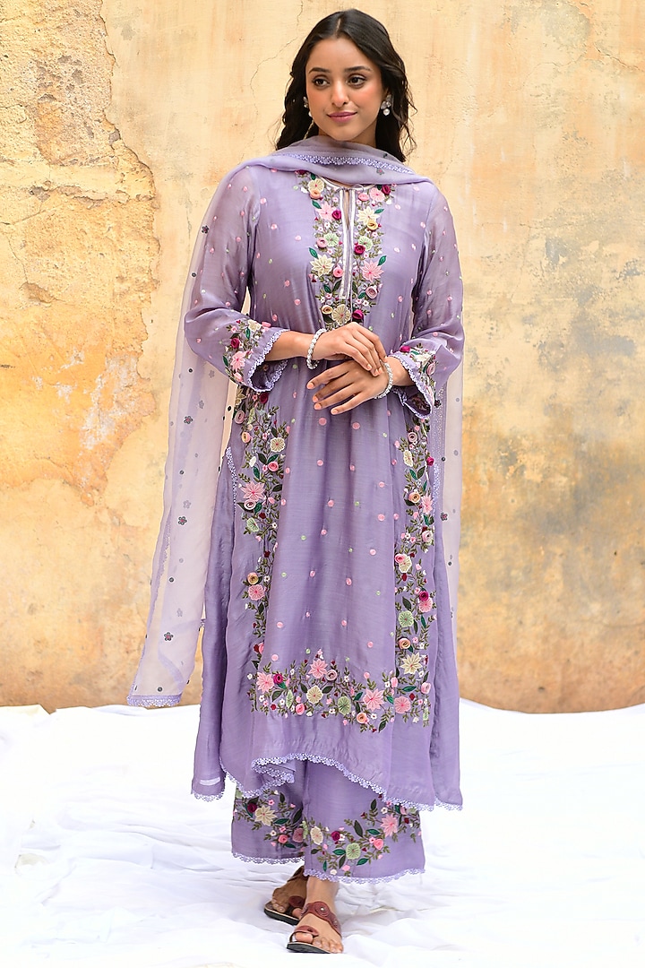 Lilac Banarasi Silk Embroidered Kurta Set by Niti Bothra at Pernia's Pop Up Shop