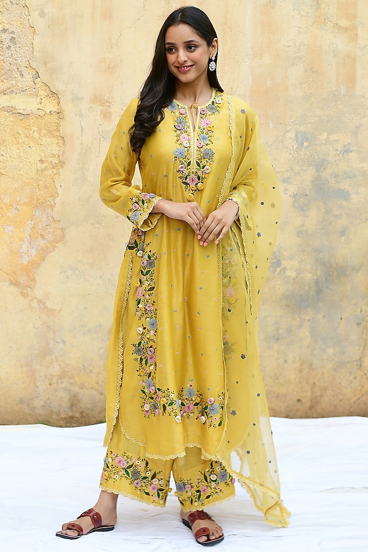 Yellow Banarasi Silk Embroidered Kurta Set by Niti Bothra at Pernia's Pop Up Shop