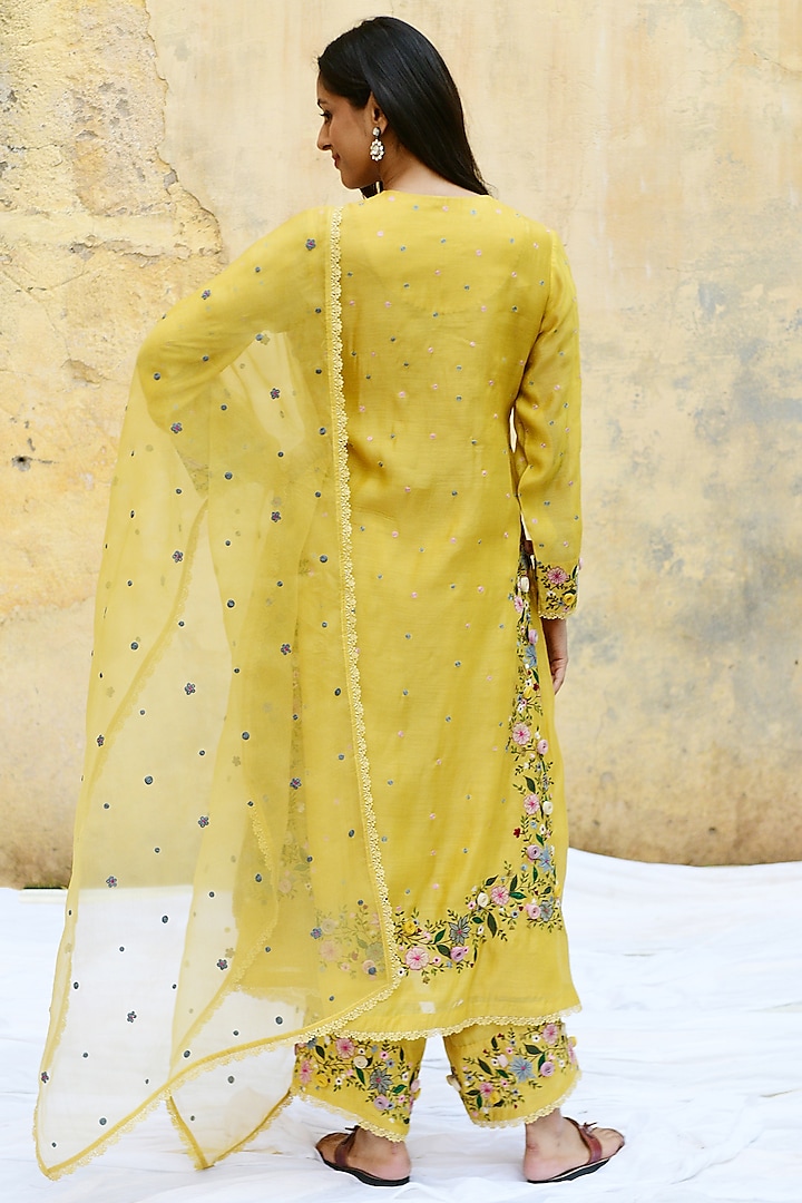 Yellow Banarasi Silk Embroidered Kurta Set by Niti Bothra at Pernia's Pop Up Shop