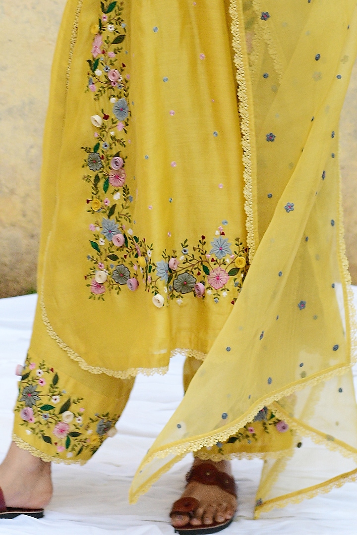 Yellow Banarasi Silk Embroidered Kurta Set by Niti Bothra at Pernia's Pop Up Shop