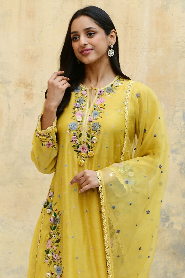Yellow Banarasi Silk Embroidered Kurta Set by Niti Bothra at Pernia's Pop Up Shop