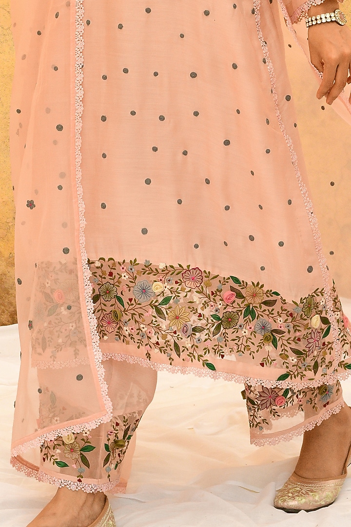 Pink Banarasi Silk Embroidered Kurta Set by Niti Bothra at Pernia's Pop Up Shop