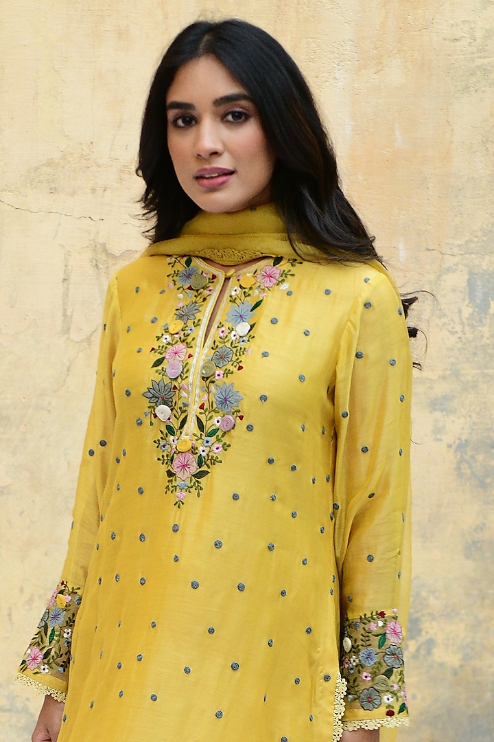 Yellow Banarasi Silk Embroidered Kurta Set by Niti Bothra at Pernia's Pop Up Shop