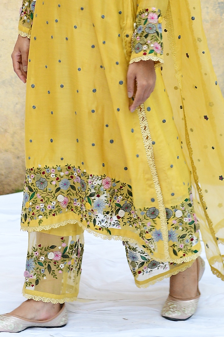 Yellow Banarasi Silk Embroidered Kurta Set by Niti Bothra at Pernia's Pop Up Shop