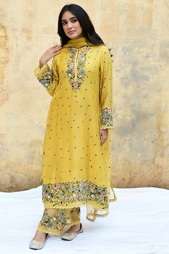 Yellow Banarasi Silk Embroidered Kurta Set by Niti Bothra at Pernia's Pop Up Shop