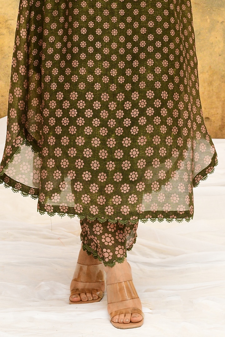 Green Banarasi Silk Embroidered & Printed Kurta Set by Niti Bothra at Pernia's Pop Up Shop