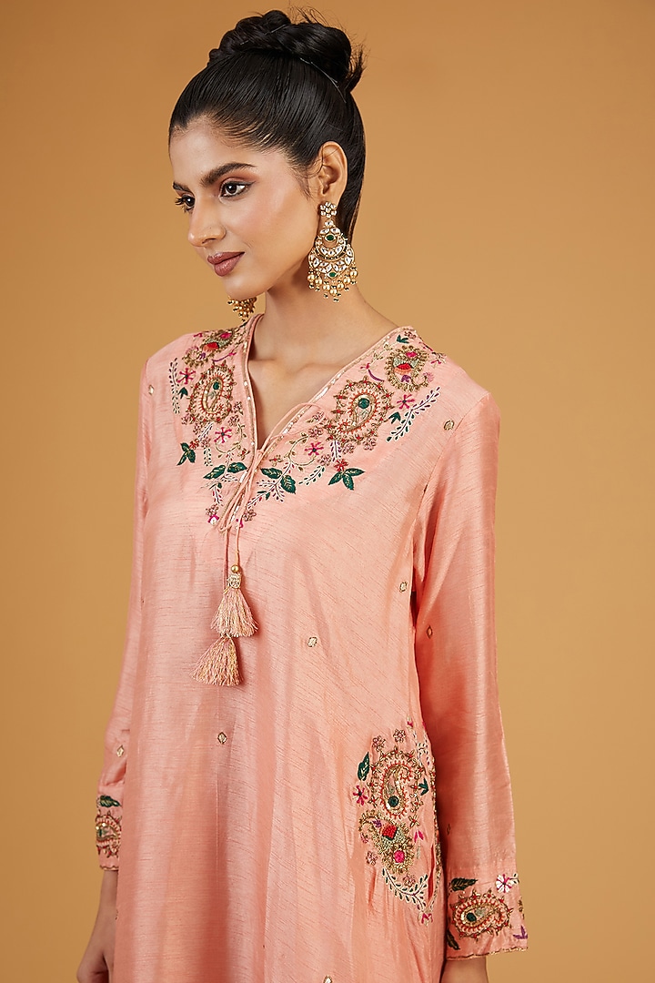 Peach Silk Resham Embroidered Kurta Set by Niti Bothra at Pernia's Pop Up Shop