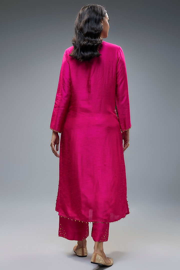 Pink Silk Floral Embroidered Kurta Set by Niti Bothra at Pernia's Pop Up Shop
