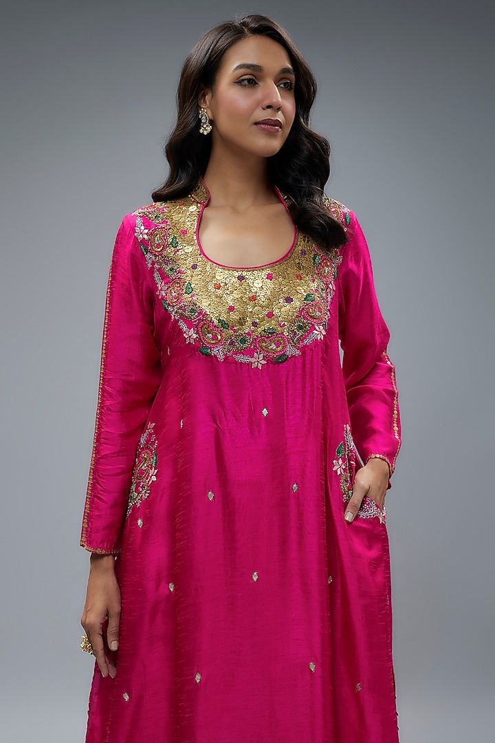 Pink Silk Floral Embroidered Kurta Set by Niti Bothra at Pernia's Pop Up Shop