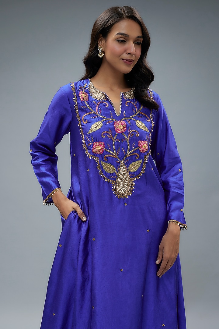 Blue Silk Applique Motif Embellished Kurta Set by Niti Bothra at Pernia's Pop Up Shop