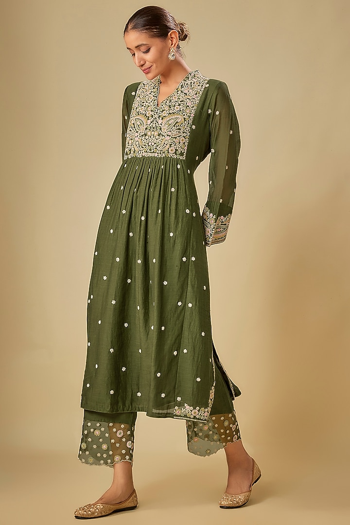 Green Silk Dori & Resham Floral Embroidered Kurta Set by Niti Bothra at Pernia's Pop Up Shop