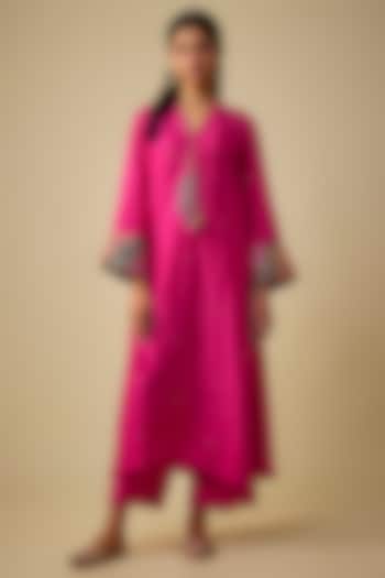Pink Raw Silk Resham Embroidered Kurta Set by Niti Bothra at Pernia's Pop Up Shop