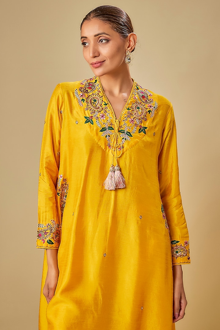 Yellow Silk Resham Embroidered Kurta Set by Niti Bothra at Pernia's Pop Up Shop