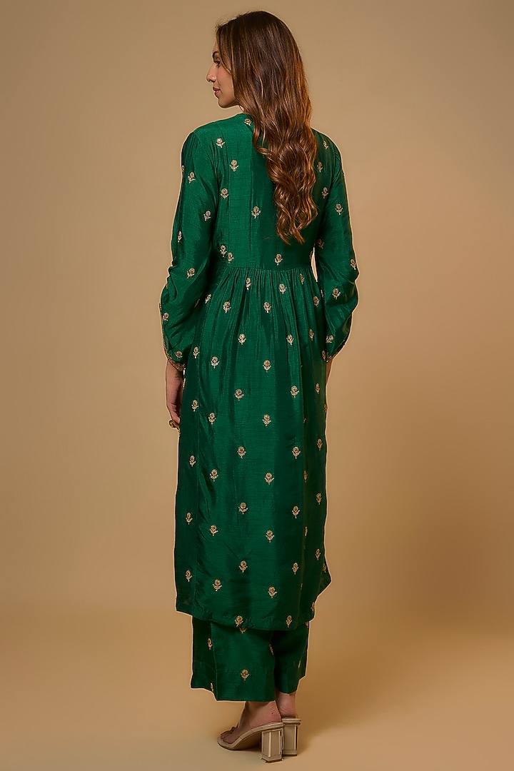 Green Silk Sequins Embroidered Kurta Set by Niti Bothra at Pernia's Pop Up Shop
