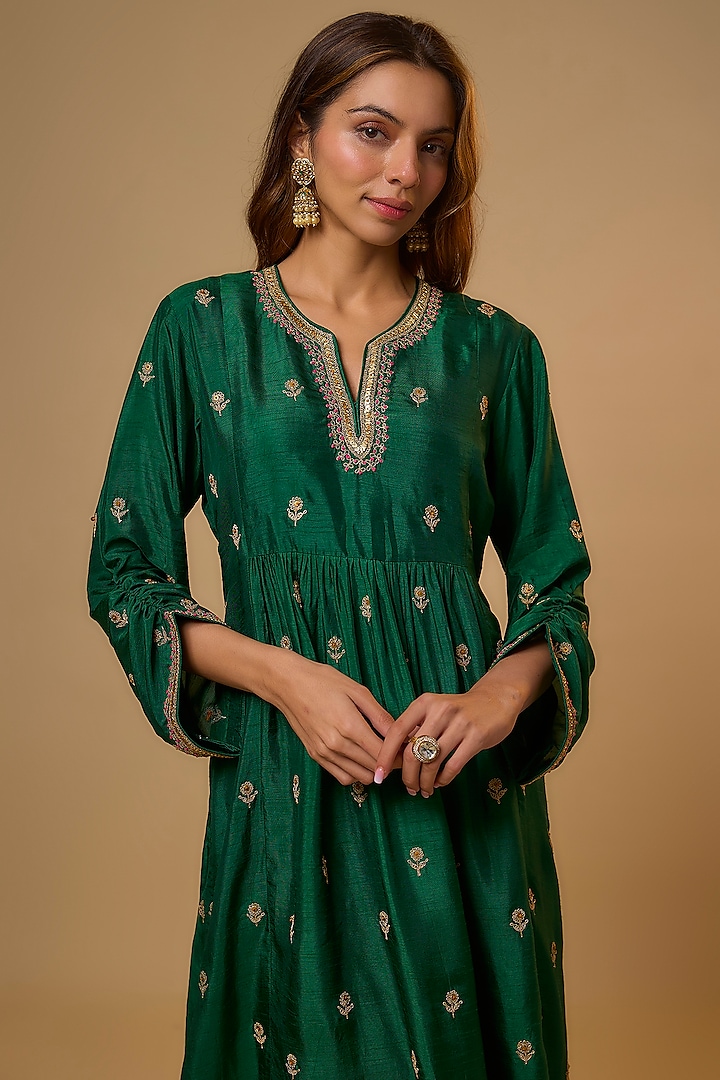 Green Silk Sequins Embroidered Kurta Set by Niti Bothra at Pernia's Pop Up Shop