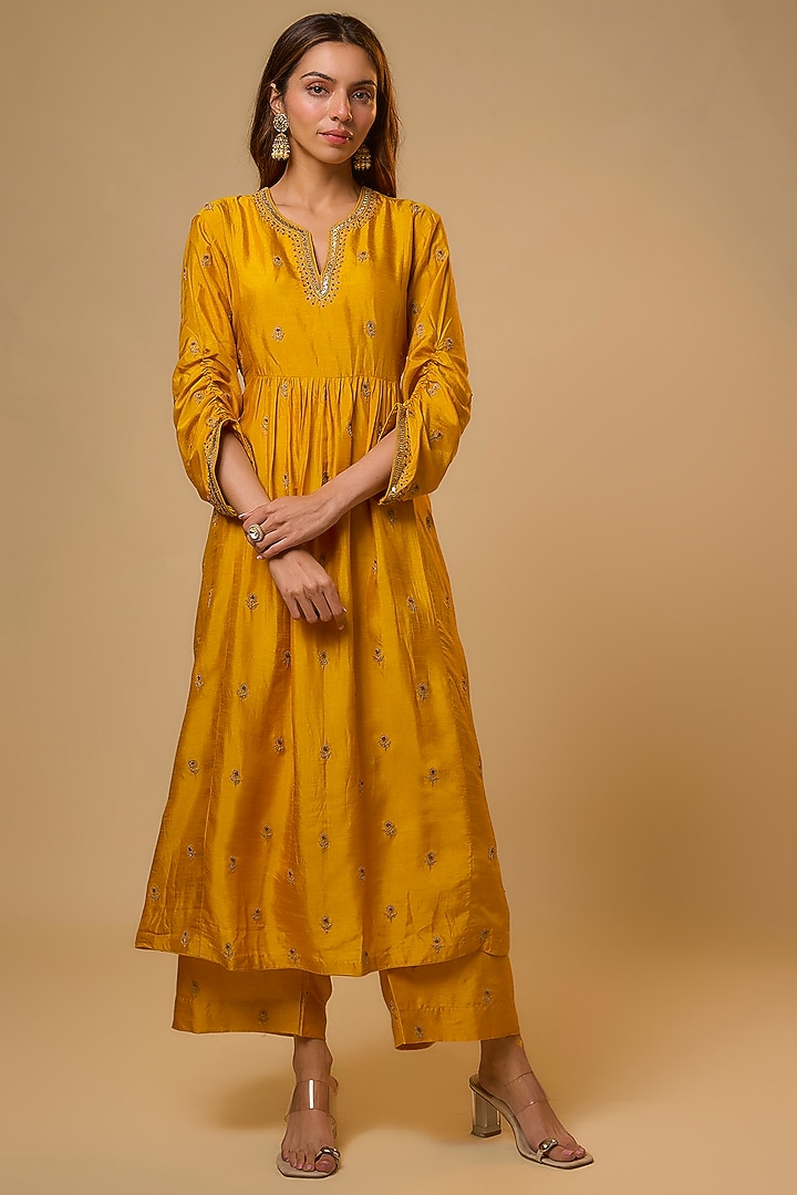 Yellow Silk Sequins Embroidered Kurta Set by Niti Bothra at Pernia's Pop Up Shop