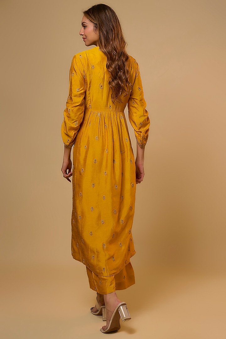 Yellow Silk Sequins Embroidered Kurta Set by Niti Bothra at Pernia's Pop Up Shop