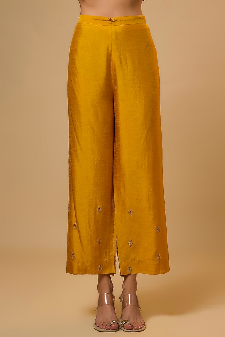 Yellow Silk Sequins Embroidered Kurta Set by Niti Bothra at Pernia's Pop Up Shop