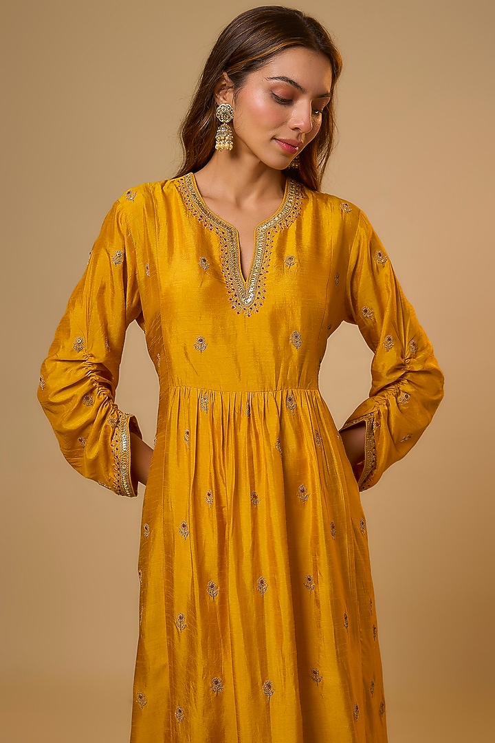 Yellow Silk Sequins Embroidered Kurta Set by Niti Bothra at Pernia's Pop Up Shop