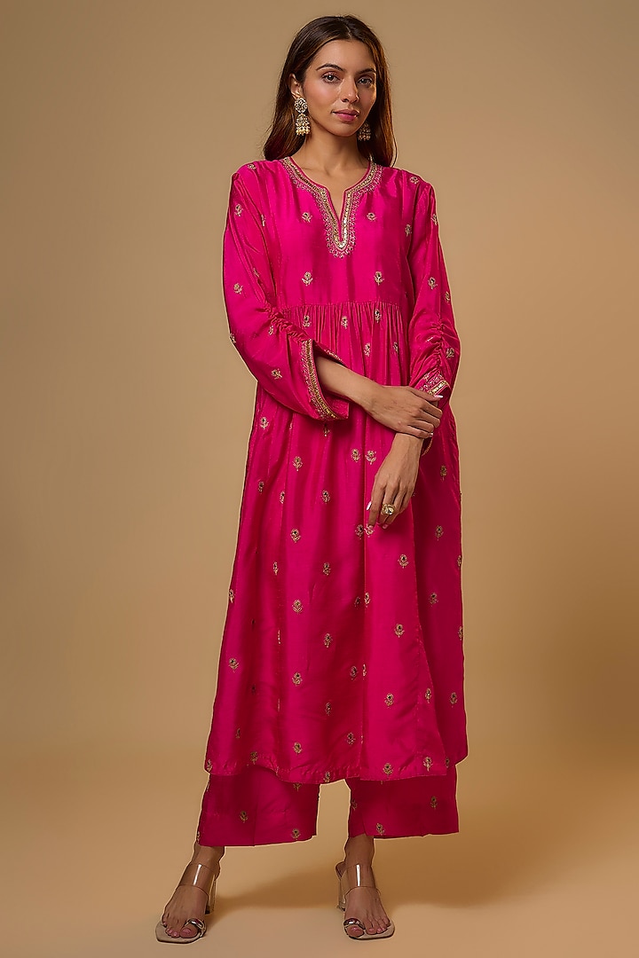 Pink Silk Sequins Embroidered Kurta Set by Niti Bothra at Pernia's Pop Up Shop